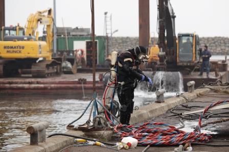 Commercial Diver Commercial Diver